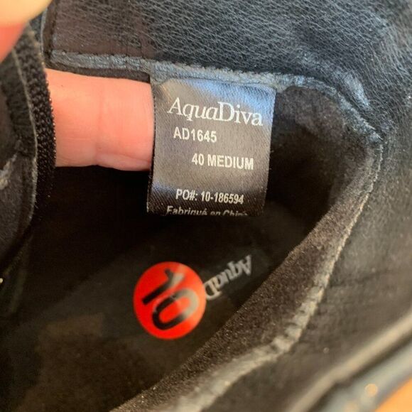 Aquadiva ankle boot, black, pearl studs, block heel, zipper entry, new, sz 9 - Picture 7 of 16